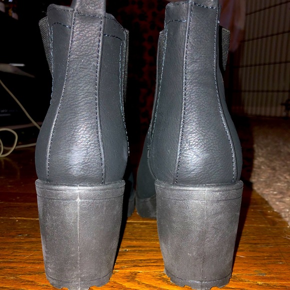 Shoes - Picture 2 of 3